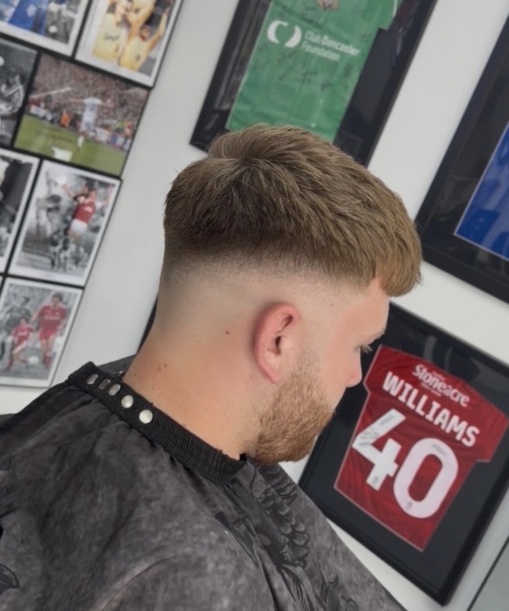 Textured cut with a blended fade